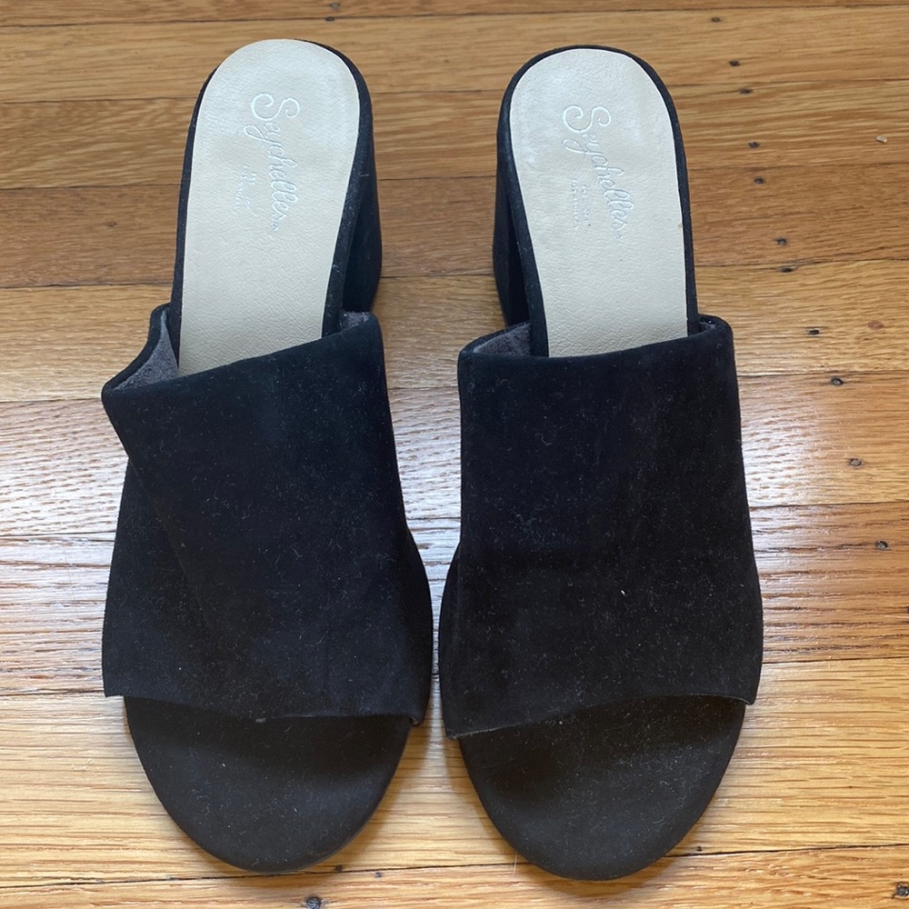 Seychelles black mules
